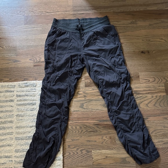 The North Face womens Black Joggers/ Aphrodite 2.0 Pant - Picture 1 of 5